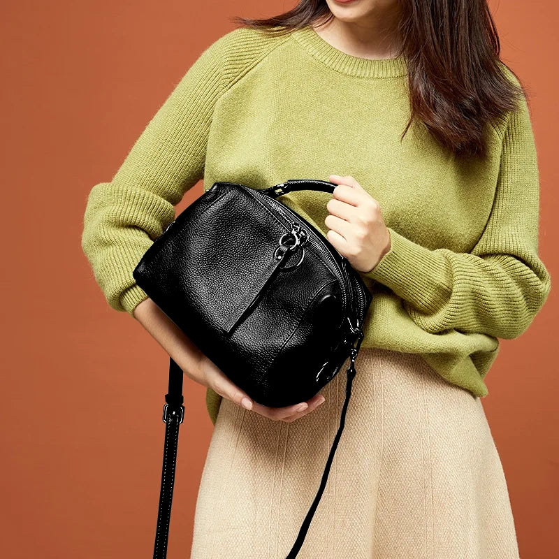 Petit sac à main cuir noir moderne