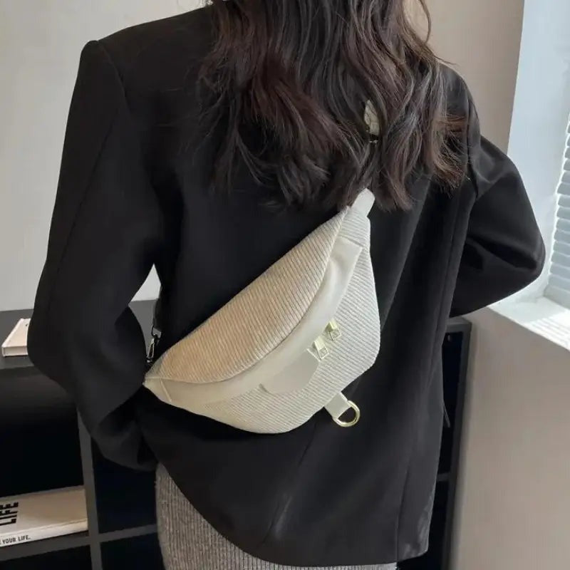 Sac à main banane velours blanc