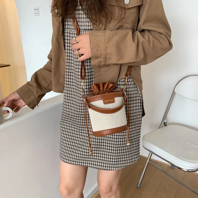 Sac à main seau beige clair tendance lien coulissant