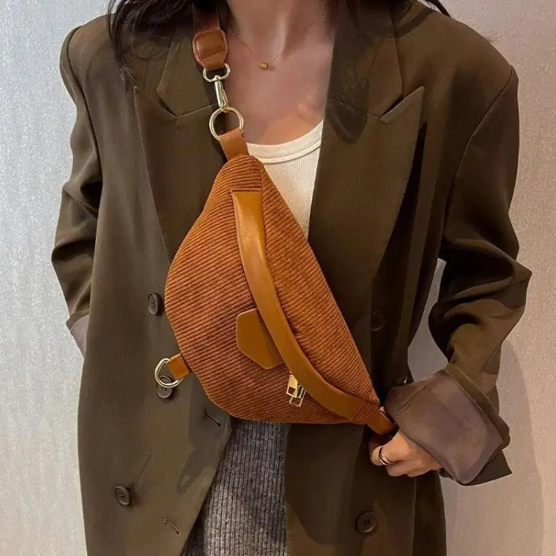 Sac banane en velours brun élégant